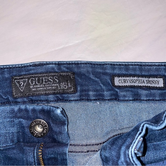 Guess Jeans - Picture 3 of 6